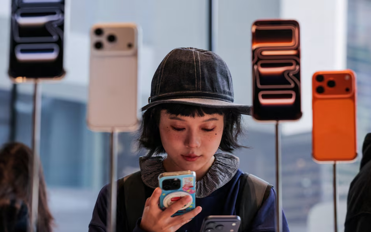 IDC sees global smartphone shipments dipping in 2026 as memory costs bite
