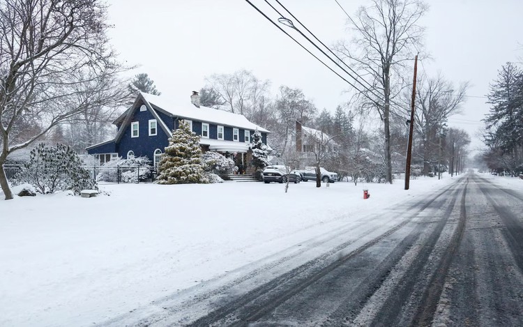 Winter Storm Ezra snarls US travel as meteorologists warn of 'bomb cyclone'