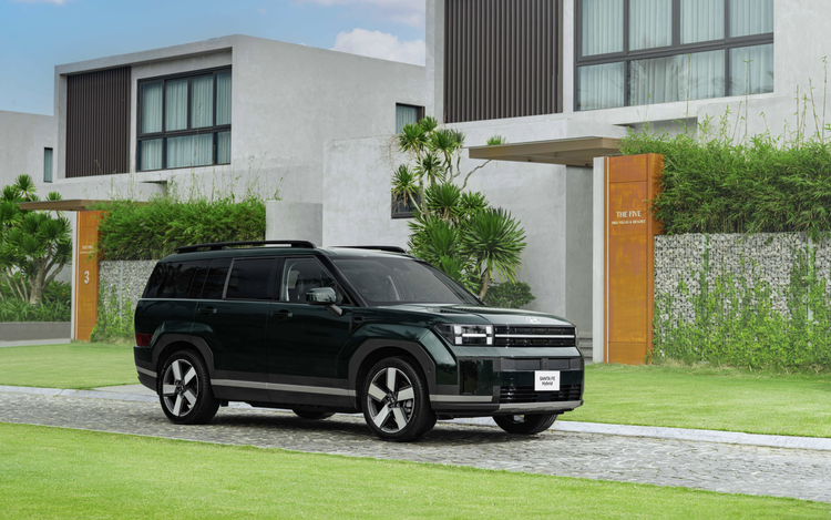 Hyundai Santa Fe Hybrid debuts in Vietnam
