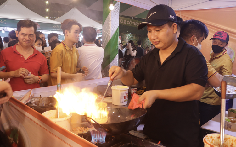 Breakfast @ Tuoi Tre News — December 7
