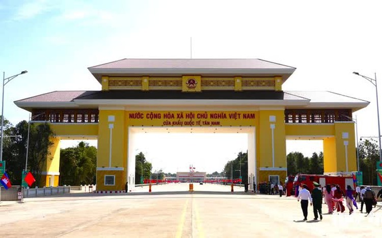 Vietnam, Cambodia PMs inaugurate Tan Nam–Meun Chey pair of int'l border crossings
