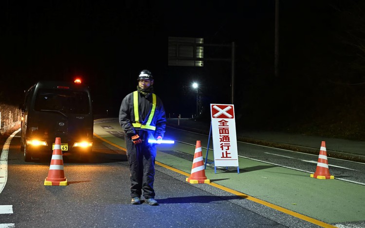 Japan lifts tsunami warning after 7.5-magnitude earthquake