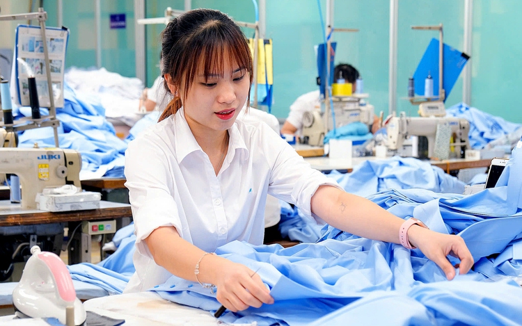 Male workers in Vietnam earn more than females in Q1 2025: stats office