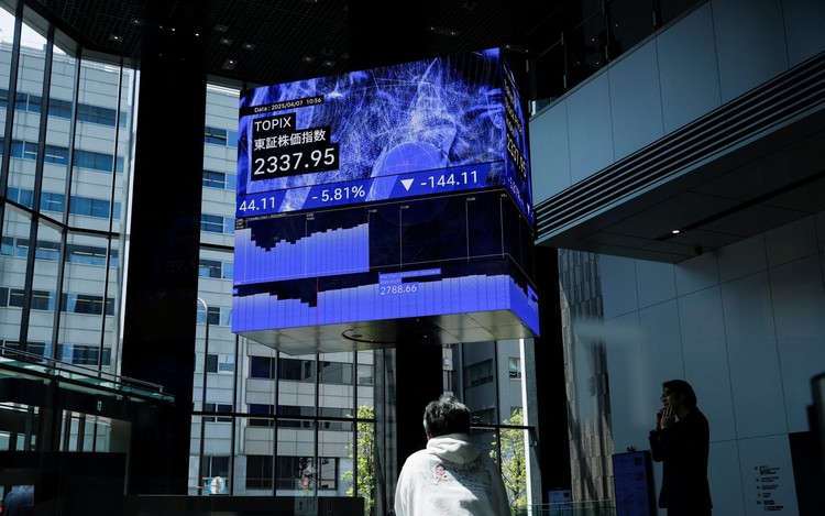 Stocks rally as electronics get a tariff break
