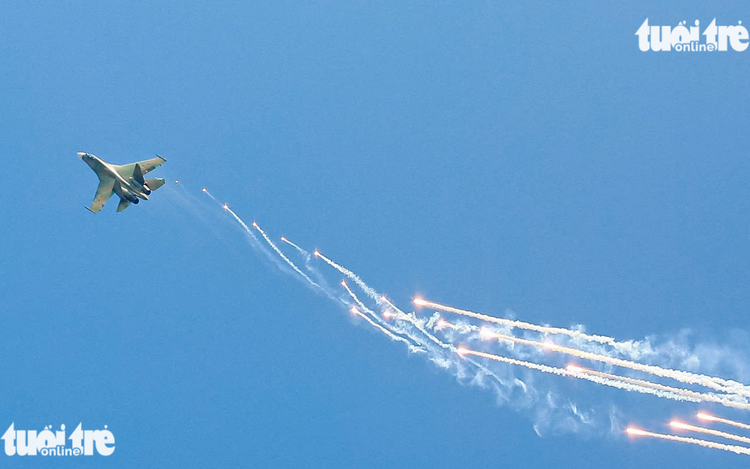 5 best spots to watch fighter jet aerobatic display in downtown Ho Chi Minh City on Reunification Day
