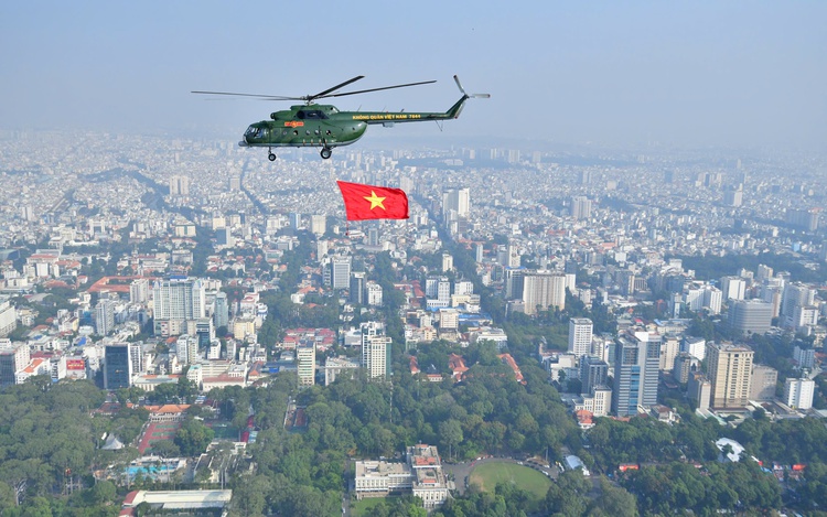 Vietnamese Air Force jets, helicopters open parade marking 50 years of reunification