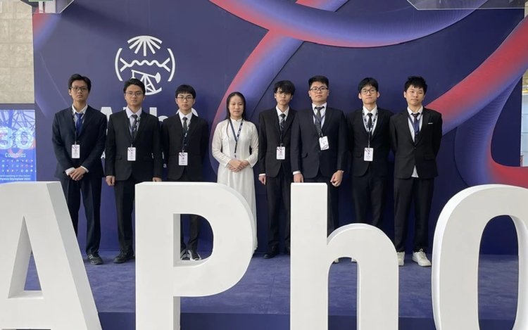 All 8 Vietnamese students win medals at 2025 Asian Physics Olympiad