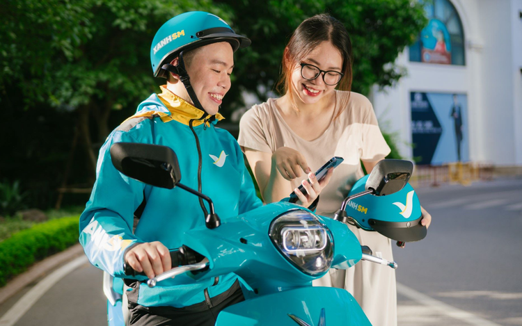 Vietnam’s electric taxi firm Xanh SM makes first foray into food delivery market