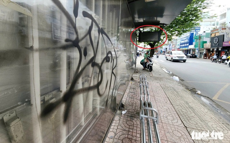 Ho Chi Minh City bus shelters misused, left in disrepair