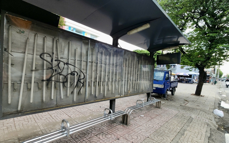 Ho Chi Minh City to repair 170 broken bus information boards by July