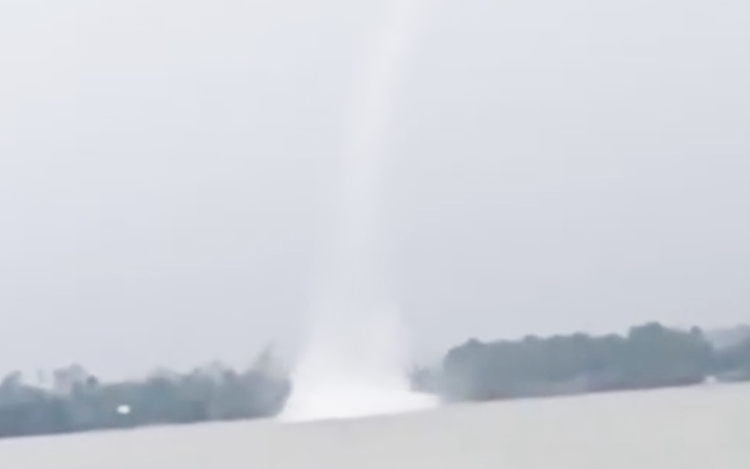 Waterspout spotted over river in southern Vietnam
