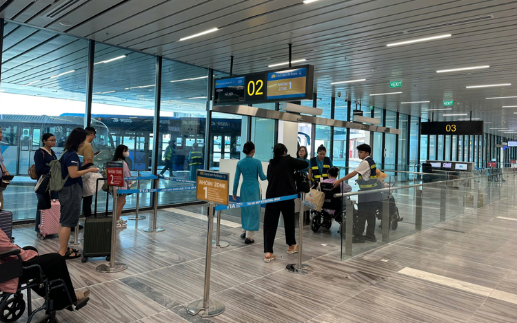 Vietnam Airlines reports smooth first day after fully transitioning to Tan Son Nhat airport’s T3 terminal