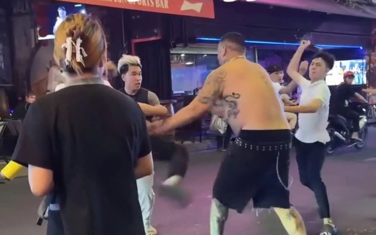 3-on-1 assault on foreigner in Ho Chi Minh City draws mixed reactions