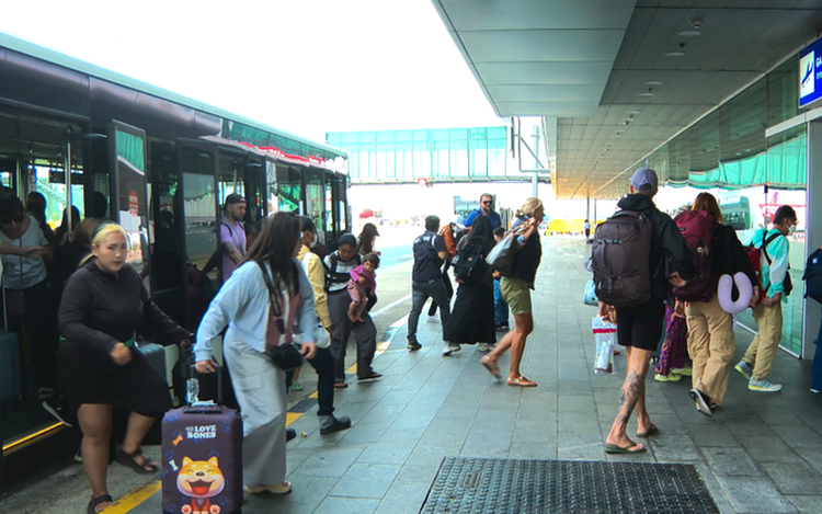 Immigration officer at Phu Quoc airport suspended for tearing Taiwanese tourist’s boarding pass