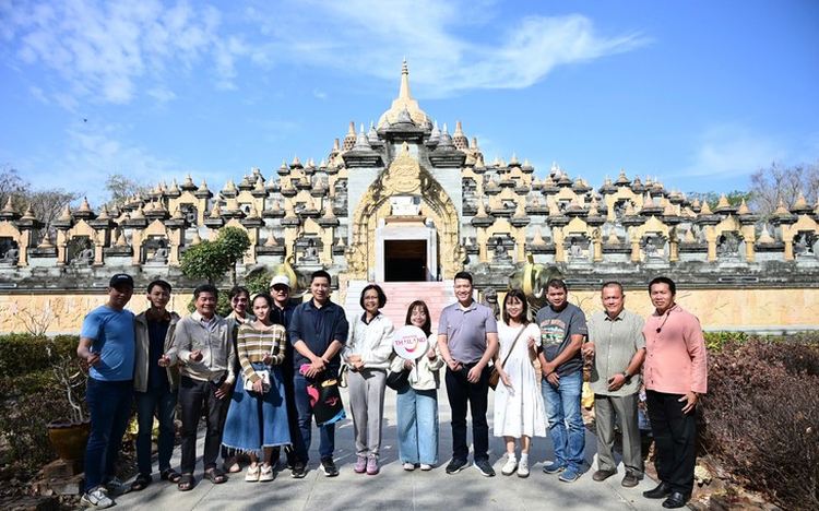 随着暑假的临近,外国旅行公司急于吸引越南游客