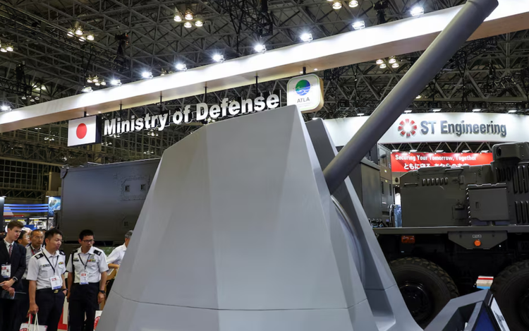 Japan shows off futuristic 'railgun' at defence expo