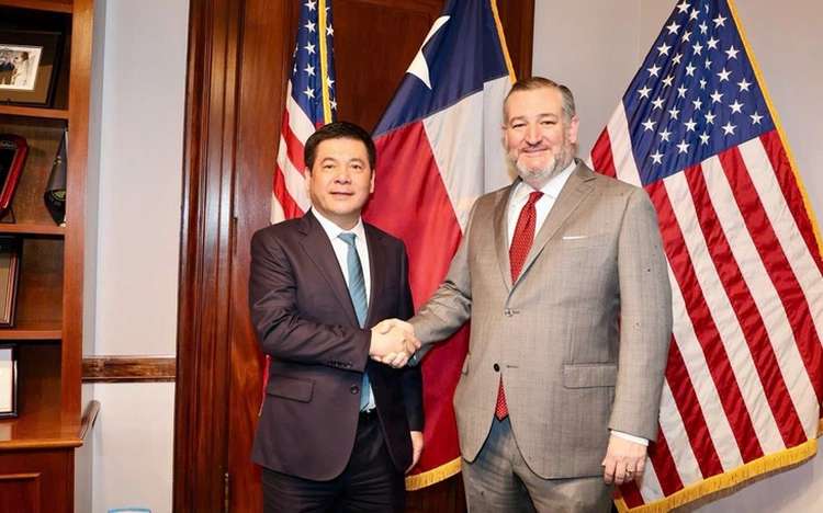 Vietnam minister, US senators meet to advance trade relations amid tariff talks