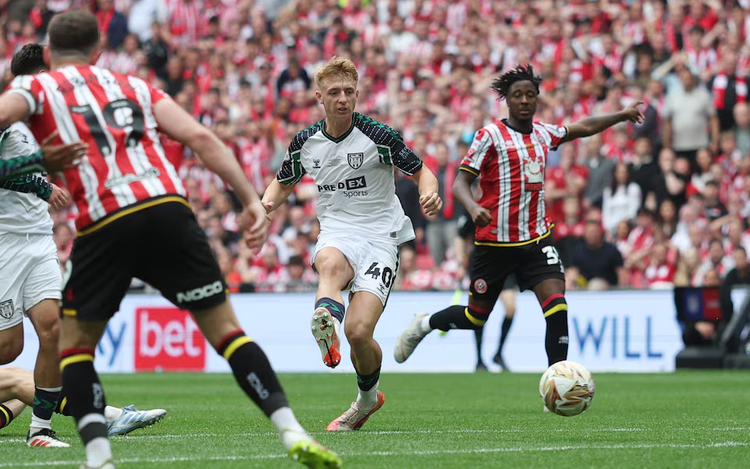 Sunderland stun Sheffield United in playoff to return to Premier League