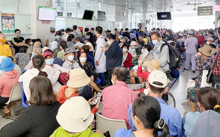 Ho Chi Minh City braces for patient surge following provincial-level unit merger