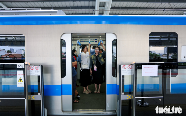 Metro crowds signal new rhythm for old habit in Ho Chi Minh City