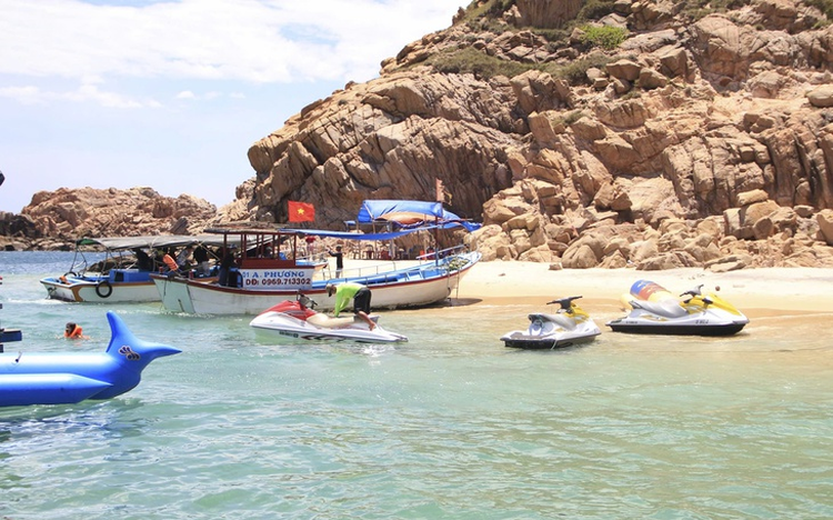 Vietnam’s Quy Nhon suspends unlicensed jet ski, speedboat operations after fatal accident