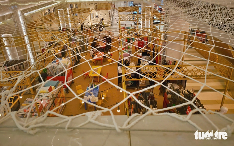 Hung Vuong Plaza in Ho Chi Minh City installs safety net following Van Hanh Mall incidents