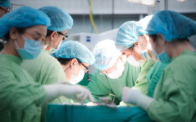 Ho Chi Minh City hospital transplant organs from brain-dead donor, saving 6 lives within 24 hours