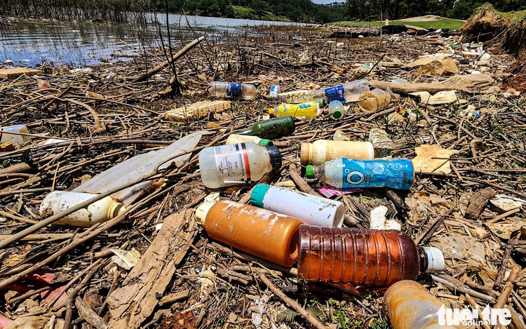 Lam Dong Province orders cleanup of agricultural waste from key water source for Da Lat