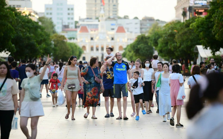 Vietnam’s tourism sector anticipates visa-free policy to boost international arrivals