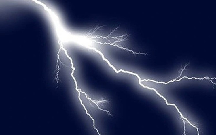 Mother, son killed by lightning strike while working in south-central Vietnam field