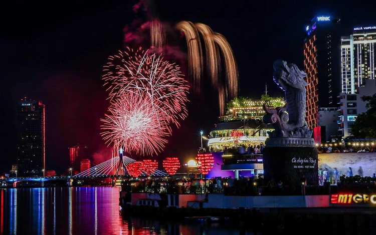 Da Nang gears up for largest-ever int’l fireworks festival with expanded stage, AR experience