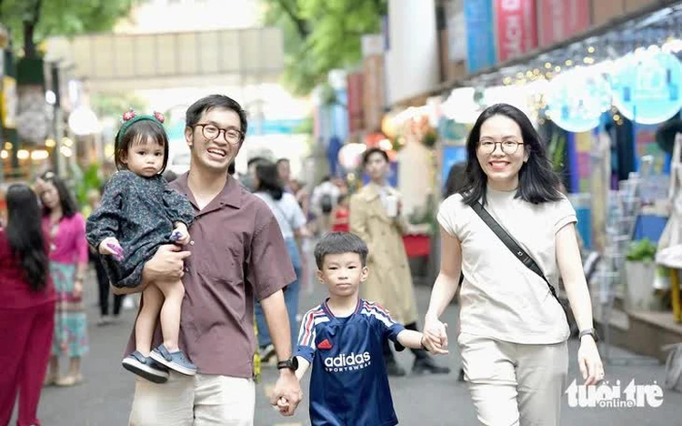 Ho Chi Minh City offers cash support to women having 2 children before 35