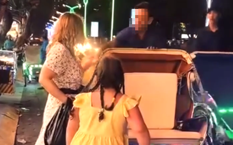 Nha Trang cyclo driver faces expulsion after seizing money from tourist amid fare dispute