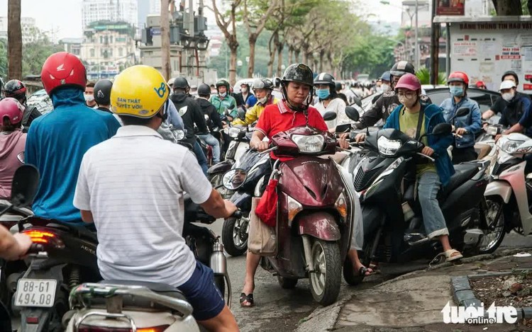 Hanoi sticks to 2030 motorcycle restriction plan in 4 inner-city districts: chairman