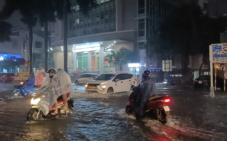 Torrential rains trigger widespread flooding in central Vietnam