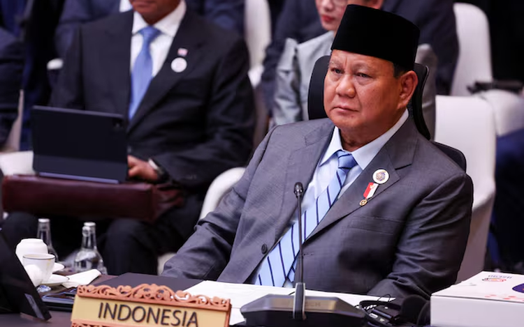 Indonesia invites foreign stakes in $80 bln seawall to shield coasts from floods