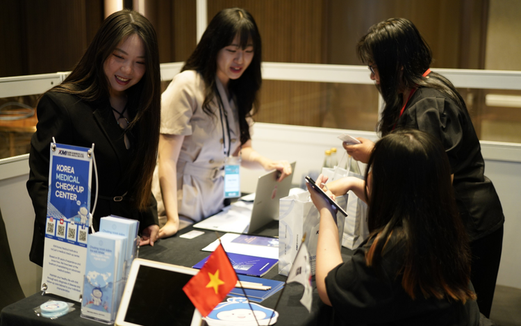 Vietnamese tourists flock to South Korea for medical beauty services