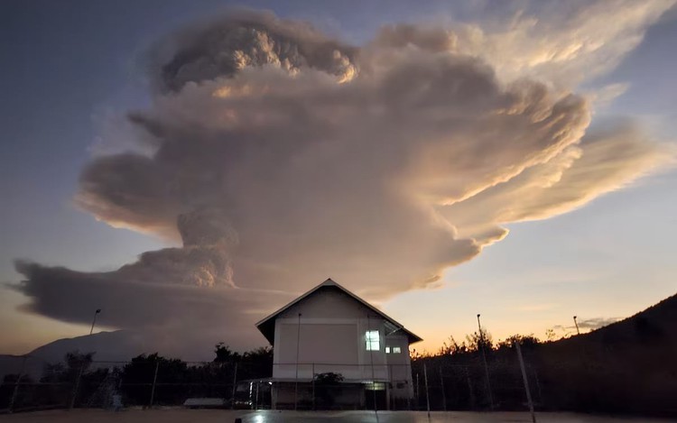 Many flights to Indonesia's Bali cancelled after volcano eruption