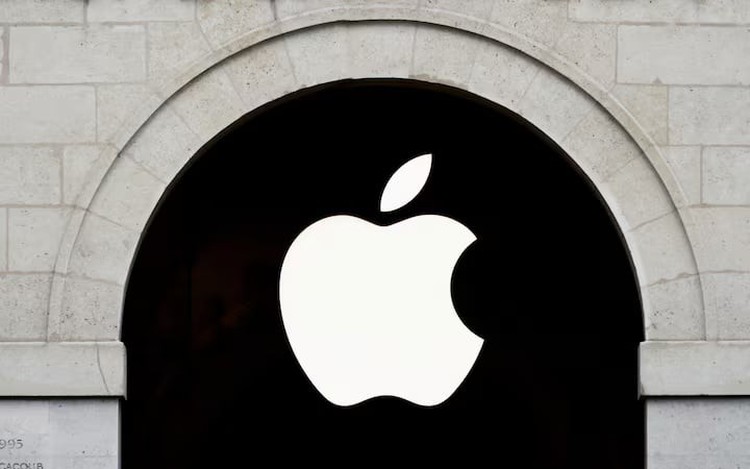 Apple eyes using AI to design its chips, technology executive says