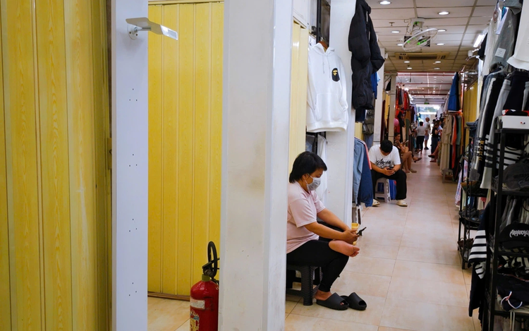 Many Saigon Square stalls in Ho Chi Minh City remain shuttered following major counterfeit goods inspection