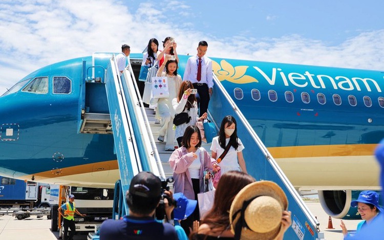 Vietnam Airlines launches daily direct flights linking S.Korea’s Busan, Khanh Hoa