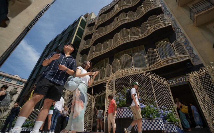 Restoration rejuvenates iconic Gaudi house in Barcelona