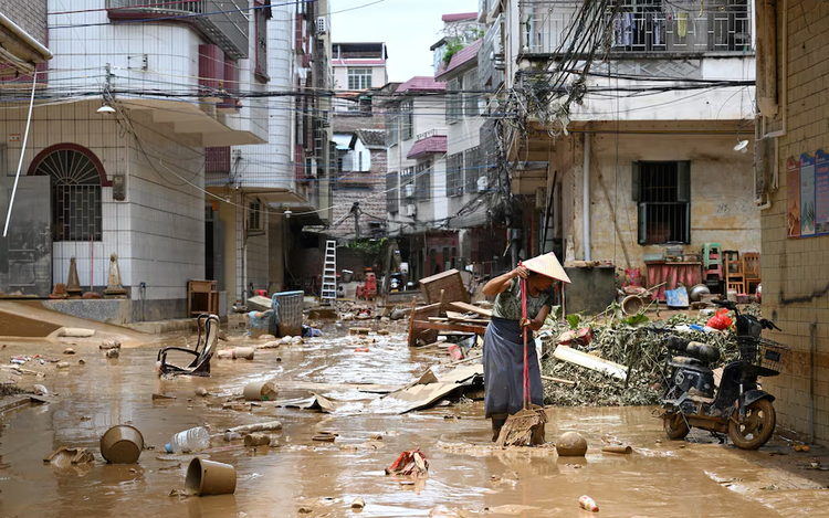 China warns of extensive flooding after heavy rains