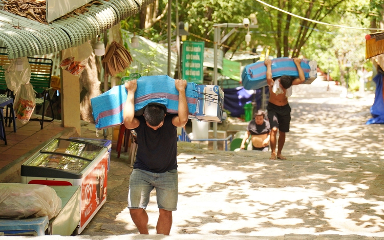 On a steep climb, porters haul heavy loads up sacred mountain in Vietnam’s Tay Ninh