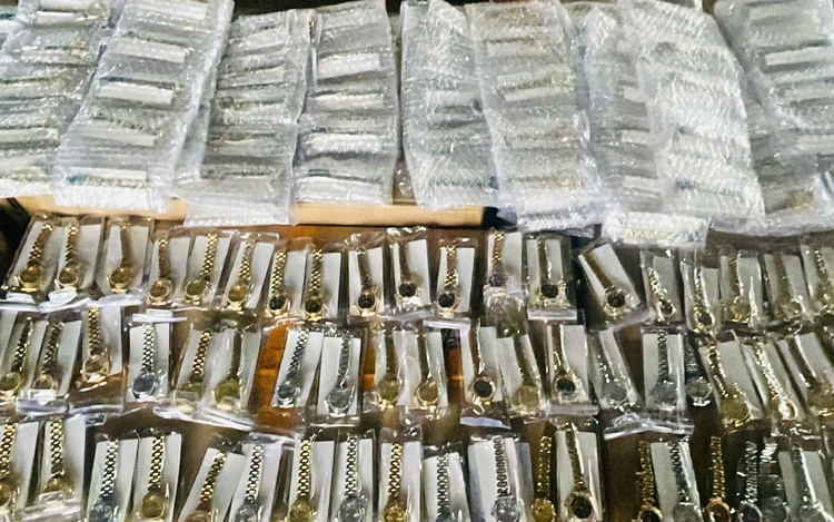 Vietnam customs seize 450 fake Rolex watches smuggled from China