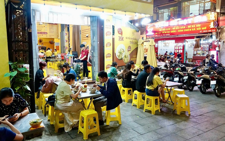 Ho Chi Minh City tops list of short-stay destinations for Vietnamese travelers