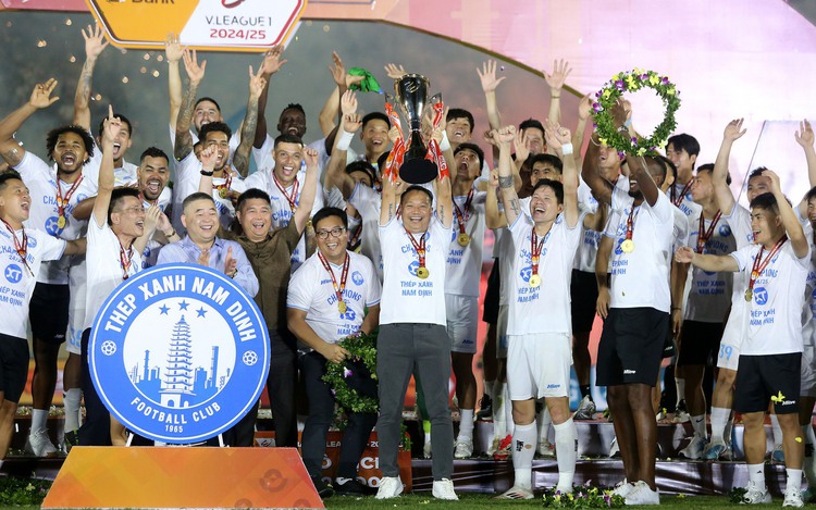Nam Dinh FC celebrate back-to-back V.League 1 titles with final-day victory