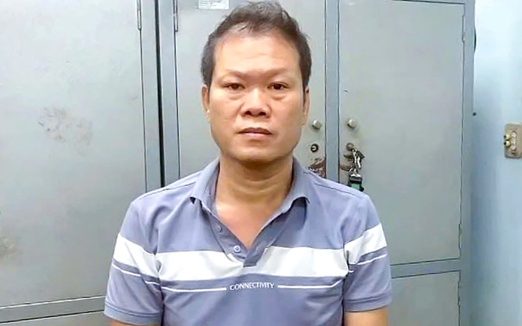 Man arrested after tearing down neighbor’s gate over karaoke noise complaint in Ho Chi Minh City