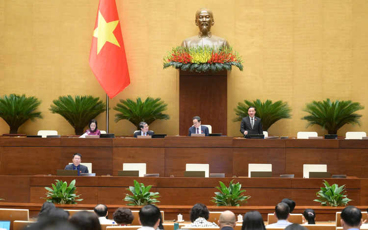 Vietnam passes law to abolish death penalty for embezzlement, bribery
