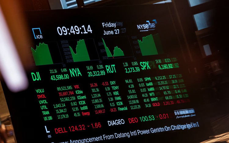 S&P 500, Nasdaq hit record closing highs amid trade negotiations, rate cut bets